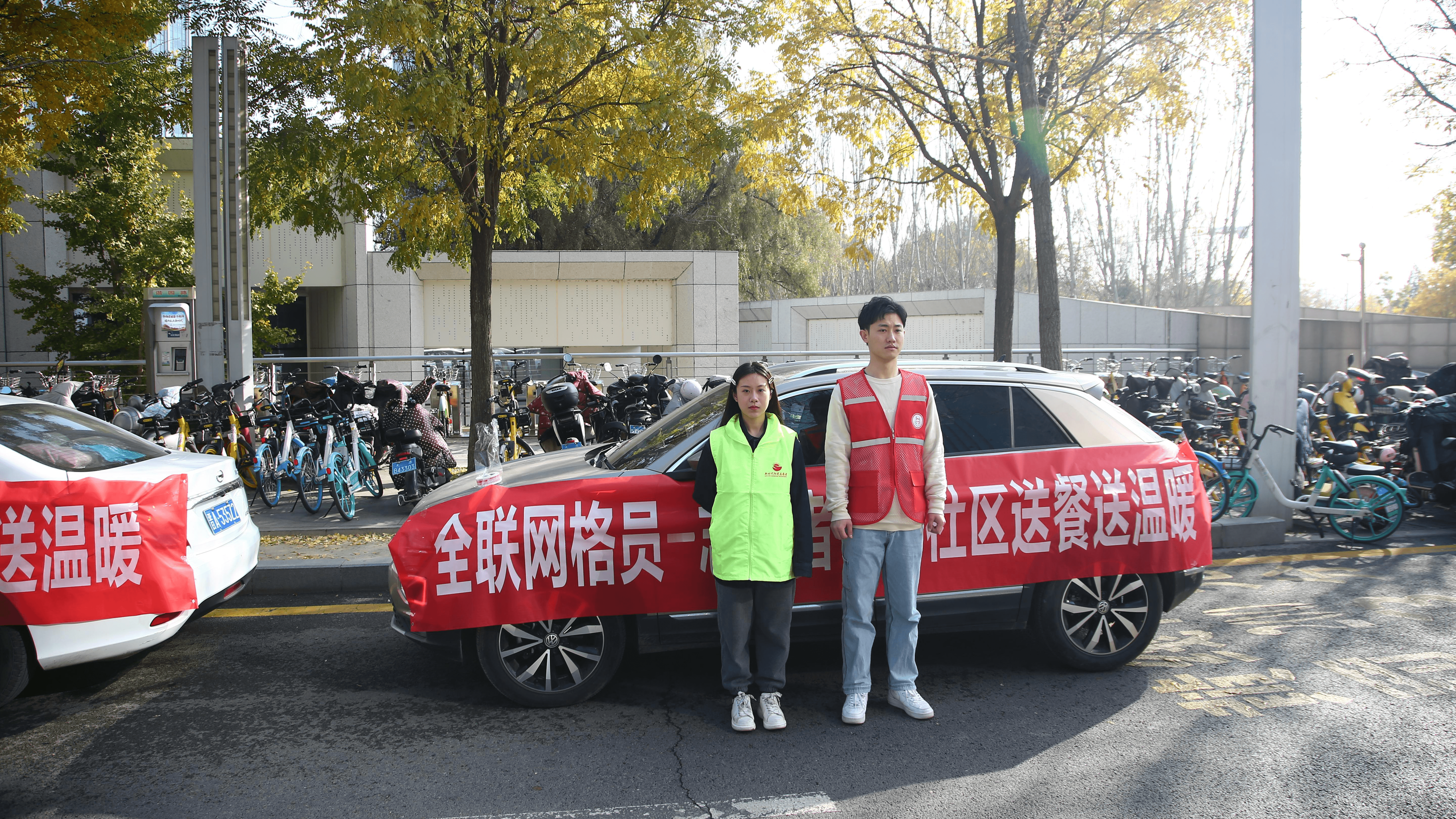 关注民生 关爱弱势群体 ——全联全科网格员-志愿者协作并进，寒风中下社区送温暖