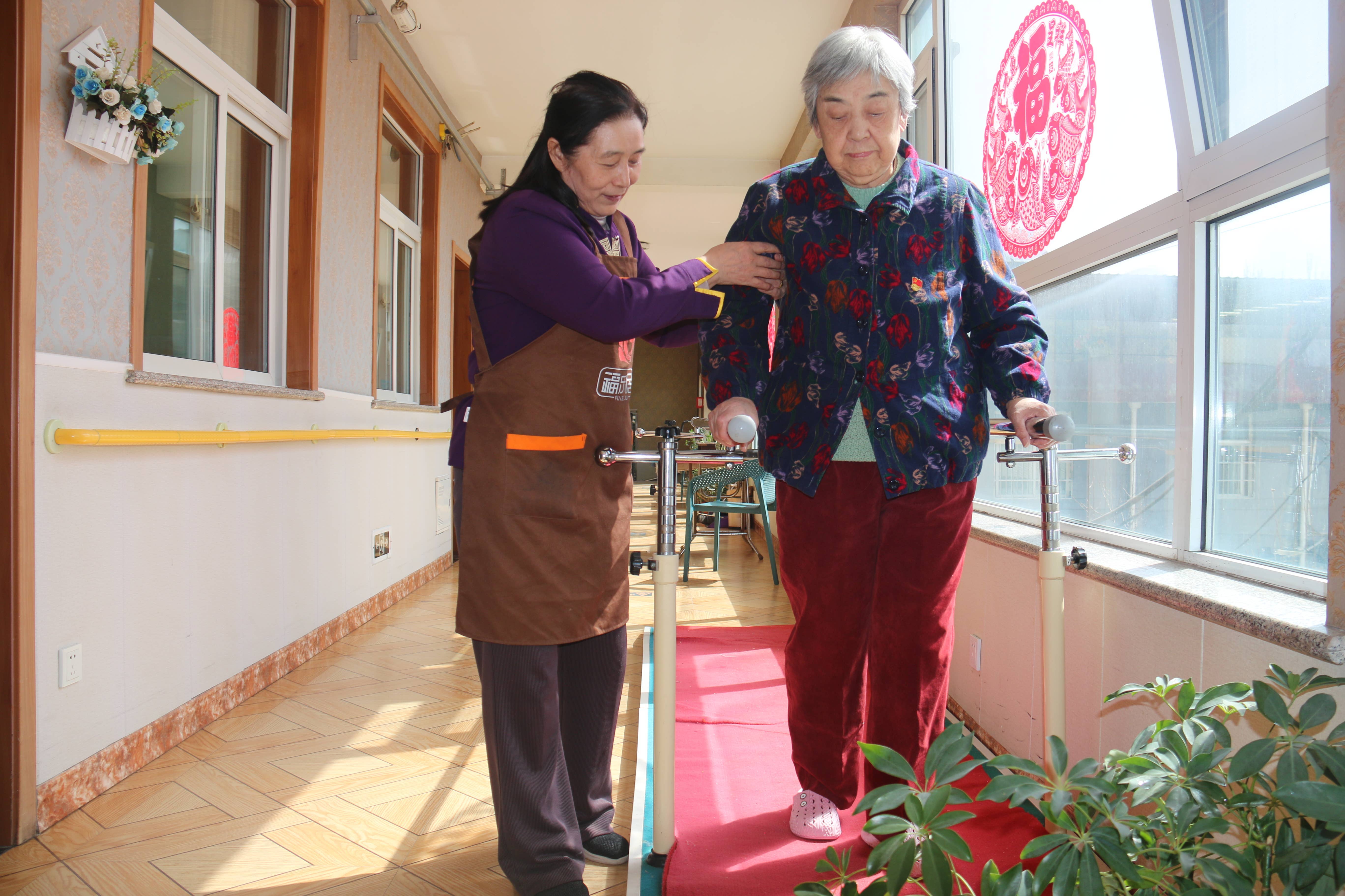 协助做日常功能性锻炼